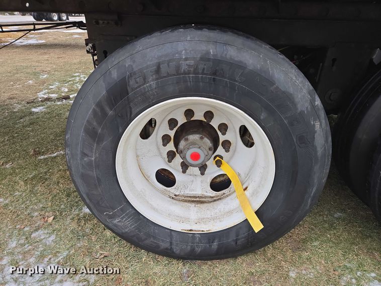 image for item EB1216 2017 Vanguard National Trailer Corporation MaxCube dry van trailer