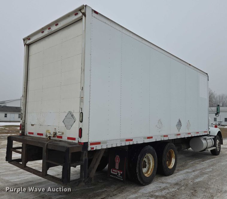 image for item EB1220 2010 Kenworth T800 box truck