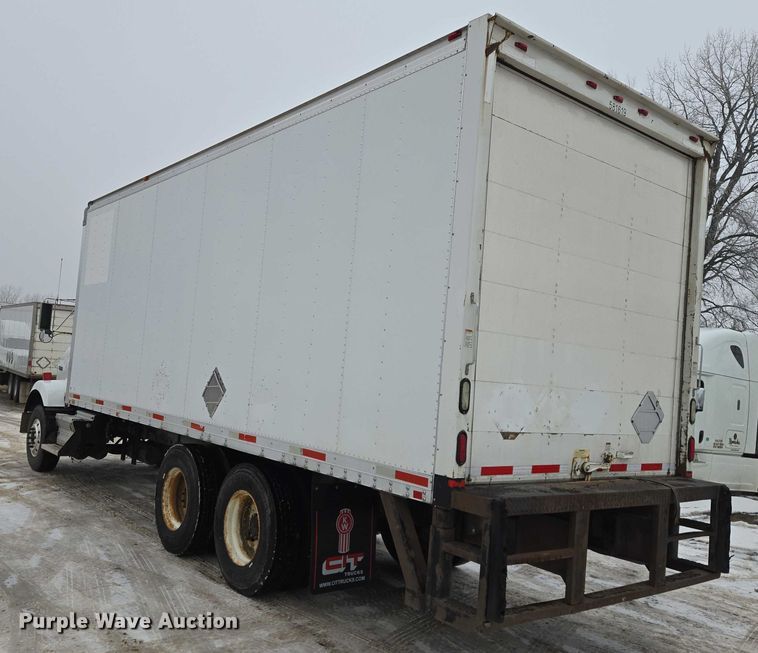 image for item EB1220 2010 Kenworth T800 box truck