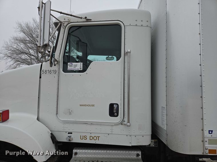 image for item EB1220 2010 Kenworth T800 box truck