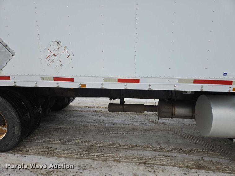 image for item EB1220 2010 Kenworth T800 box truck