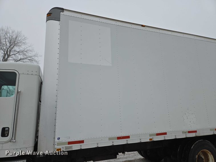 image for item EB1220 2010 Kenworth T800 box truck