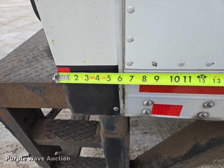 image for item EB1220 2010 Kenworth T800 box truck