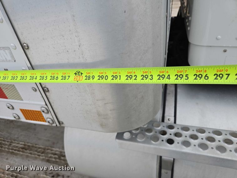 image for item EB1220 2010 Kenworth T800 box truck