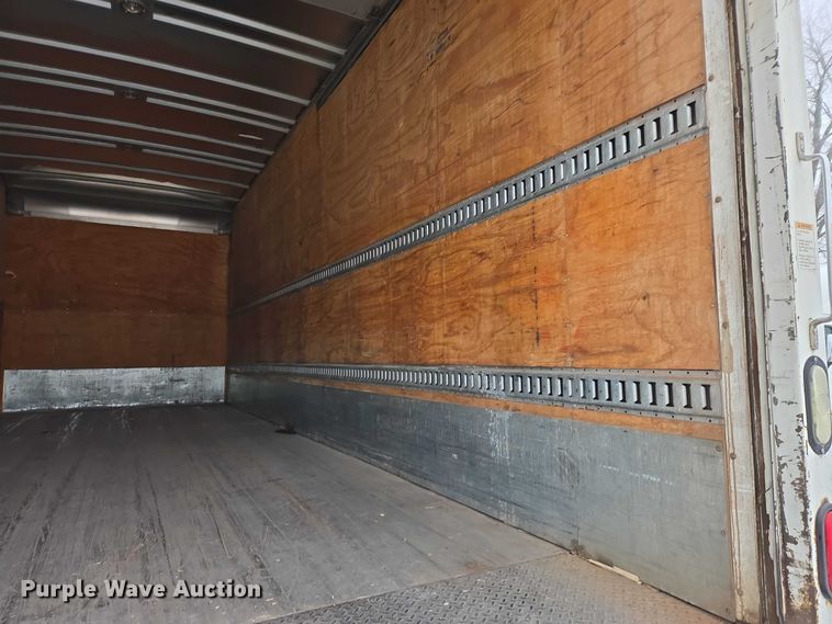 image for item EB1220 2010 Kenworth T800 box truck