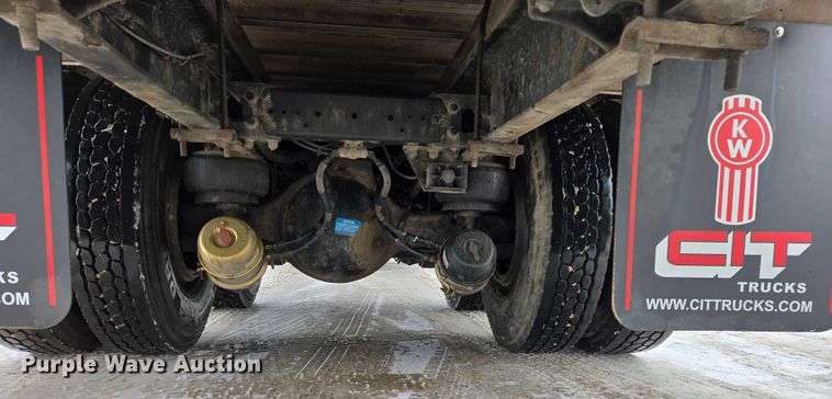 image for item EB1220 2010 Kenworth T800 box truck