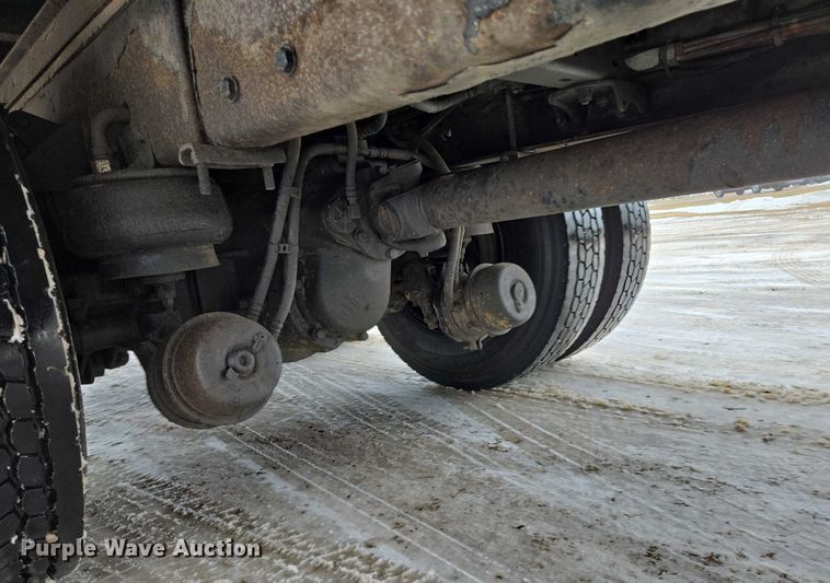 image for item EB1220 2010 Kenworth T800 box truck