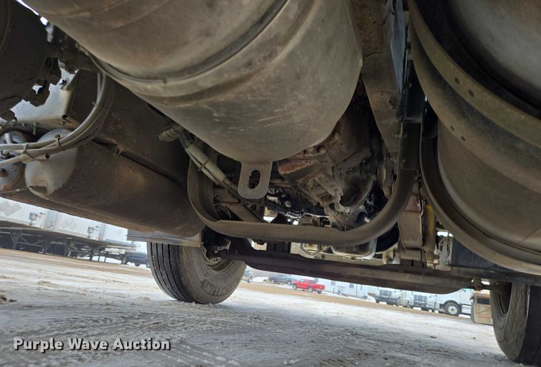 image for item EB1220 2010 Kenworth T800 box truck