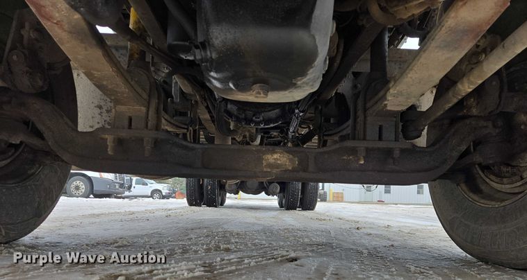 image for item EB1220 2010 Kenworth T800 box truck