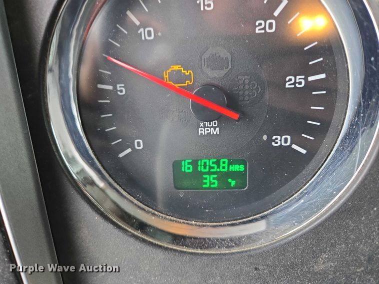 image for item EB1220 2010 Kenworth T800 box truck