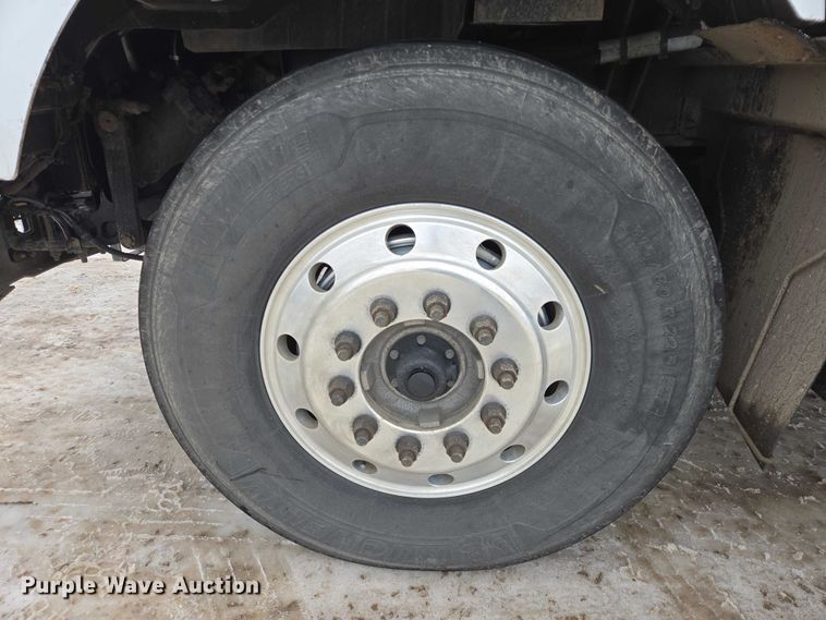 image for item EB1220 2010 Kenworth T800 box truck