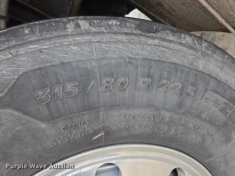 image for item EB1220 2010 Kenworth T800 box truck