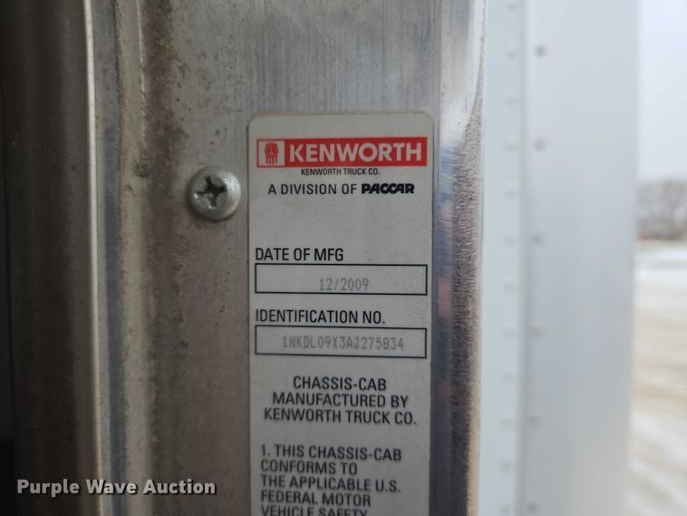 image for item EB1220 2010 Kenworth T800 box truck