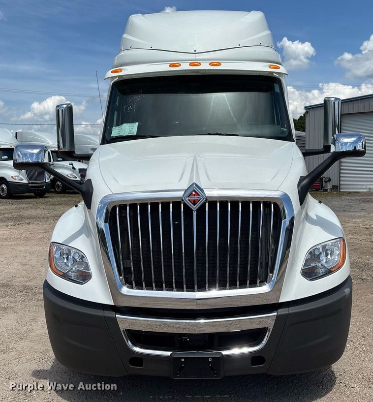 image for item EC3593 2020 International LT625 semi truck