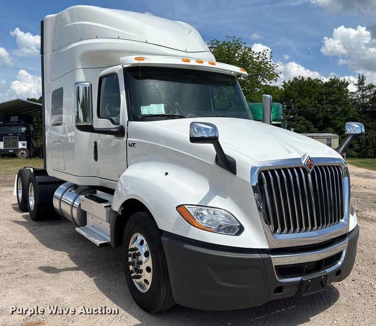 image for item EC3593 2020 International LT625 semi truck