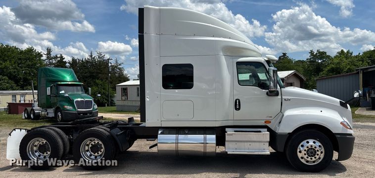 image for item EC3593 2020 International LT625 semi truck