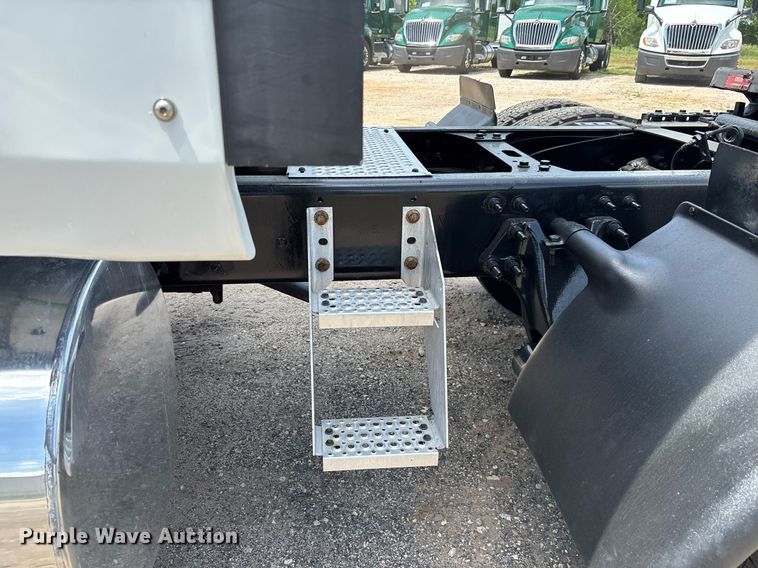 image for item EC3593 2020 International LT625 semi truck