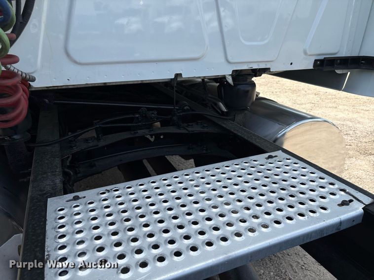 image for item EC3593 2020 International LT625 semi truck