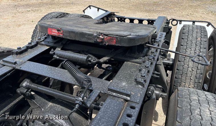 image for item EC3593 2020 International LT625 semi truck