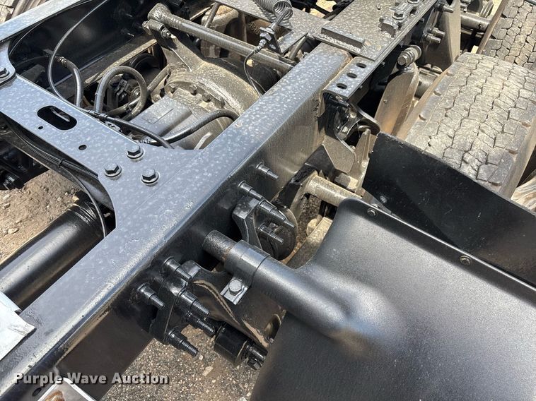 image for item EC3593 2020 International LT625 semi truck