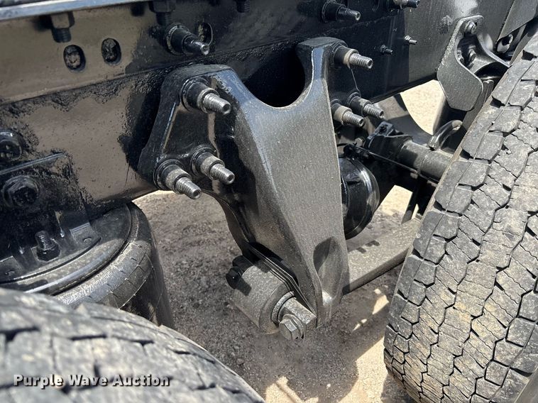 image for item EC3593 2020 International LT625 semi truck