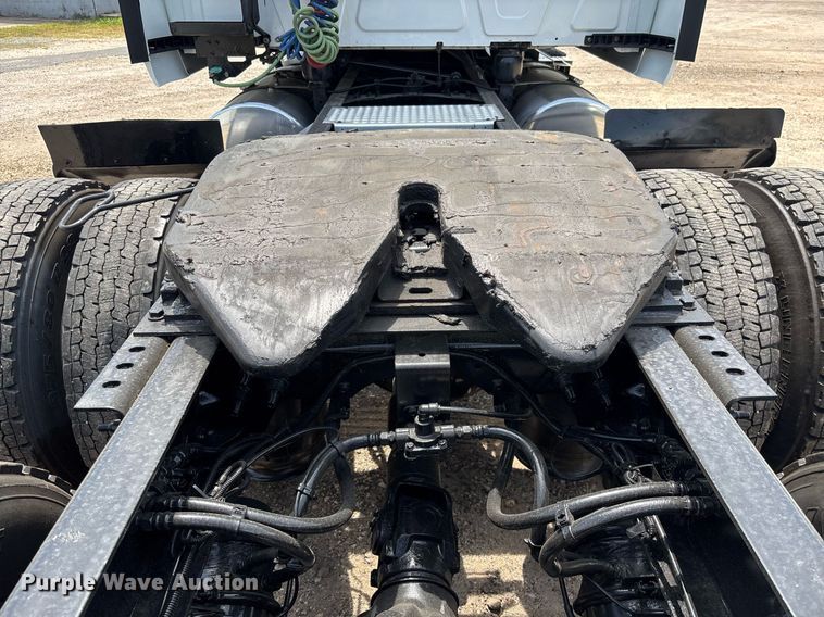 image for item EC3593 2020 International LT625 semi truck