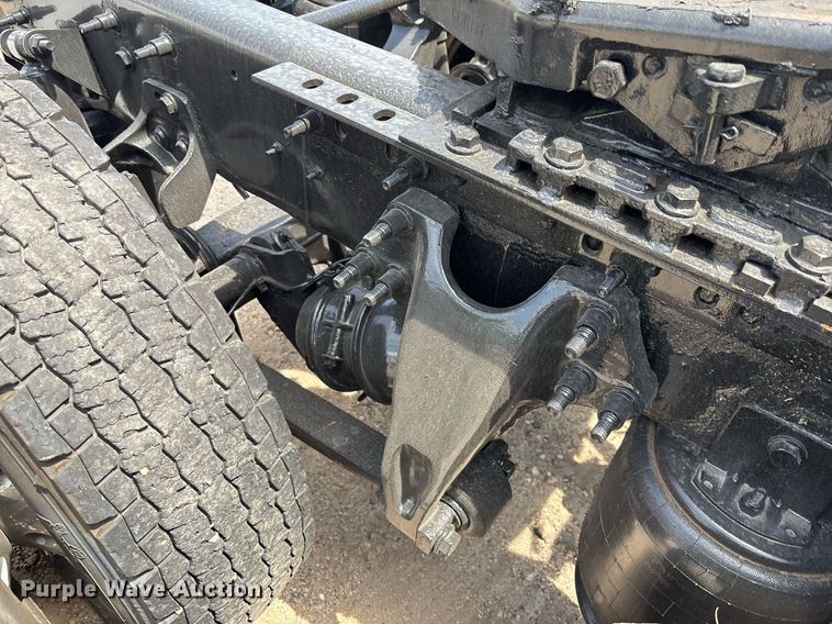 image for item EC3593 2020 International LT625 semi truck