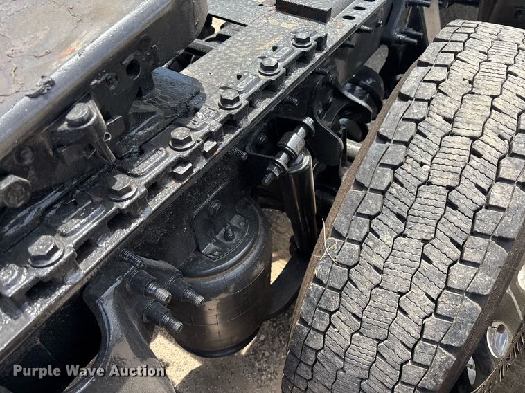 image for item EC3593 2020 International LT625 semi truck