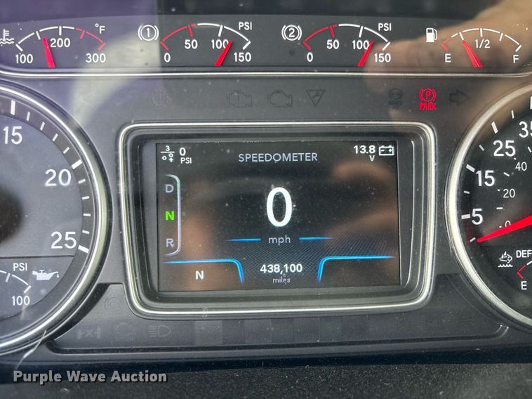 image for item EC3593 2020 International LT625 semi truck