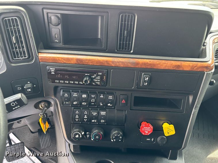 image for item EC3593 2020 International LT625 semi truck