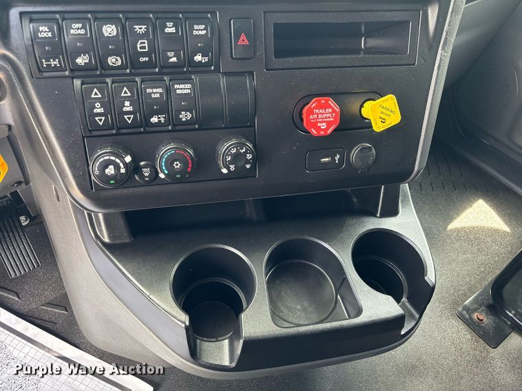 image for item EC3593 2020 International LT625 semi truck