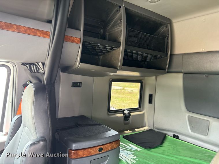 image for item EC3593 2020 International LT625 semi truck