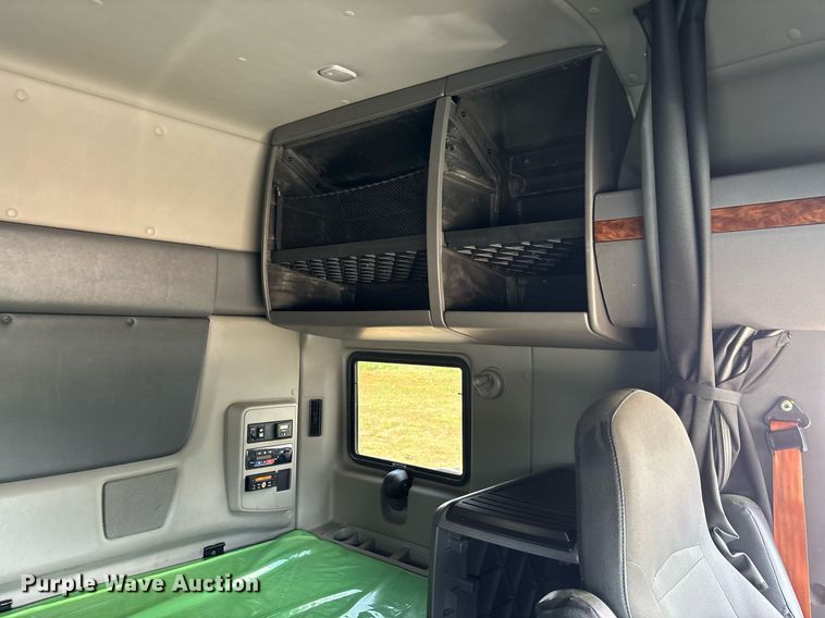 image for item EC3593 2020 International LT625 semi truck