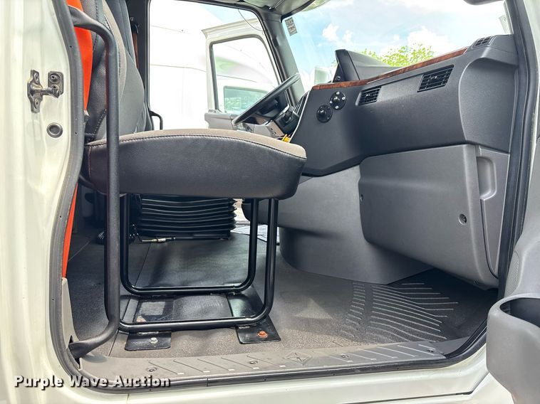 image for item EC3593 2020 International LT625 semi truck