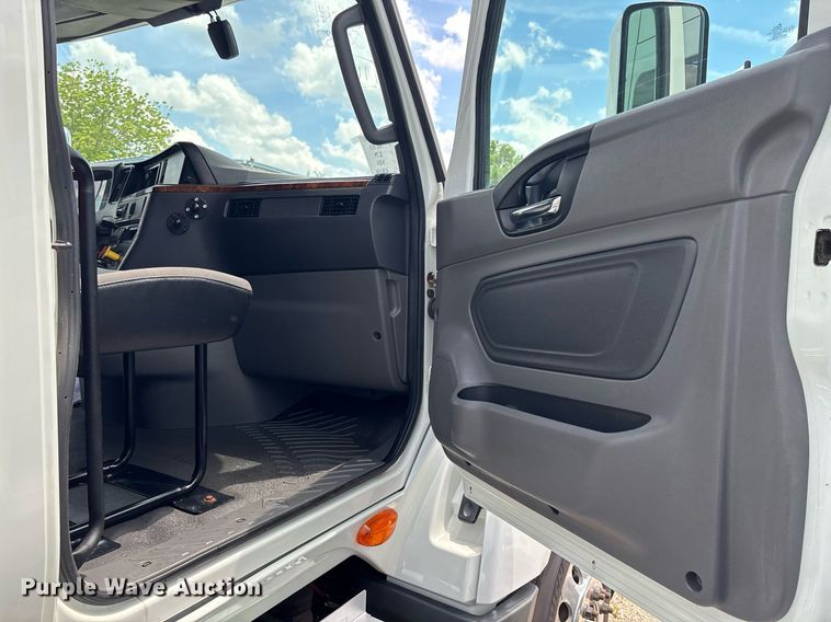 image for item EC3593 2020 International LT625 semi truck