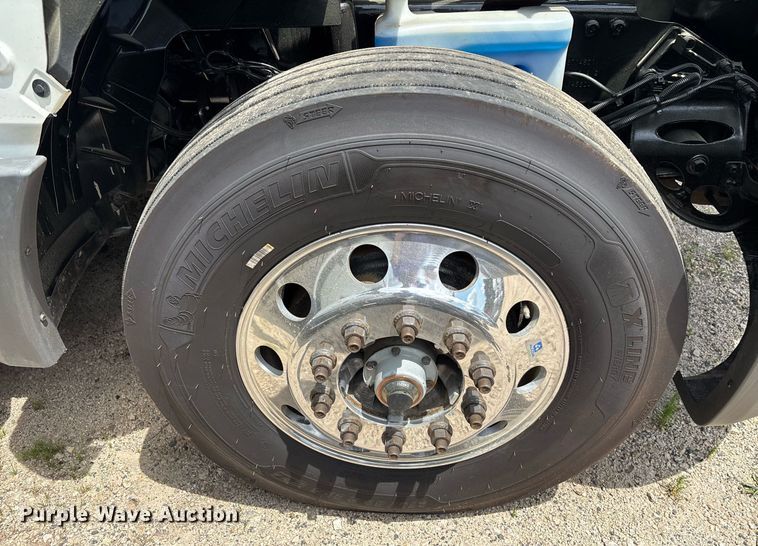 image for item EC3593 2020 International LT625 semi truck