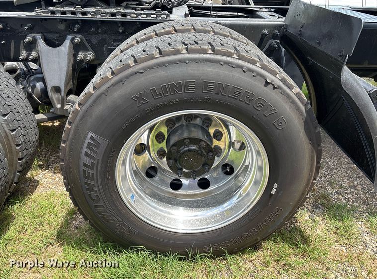 image for item EC3593 2020 International LT625 semi truck