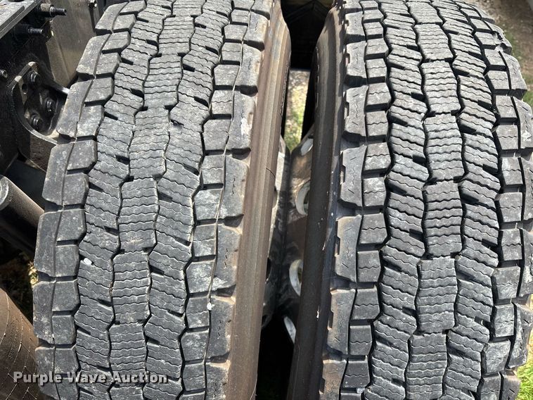 image for item EC3593 2020 International LT625 semi truck