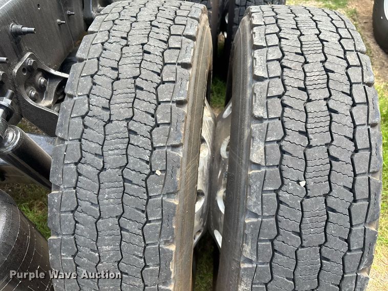 image for item EC3593 2020 International LT625 semi truck