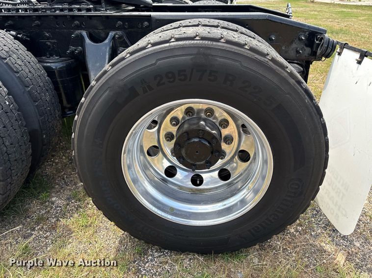 image for item EC3593 2020 International LT625 semi truck