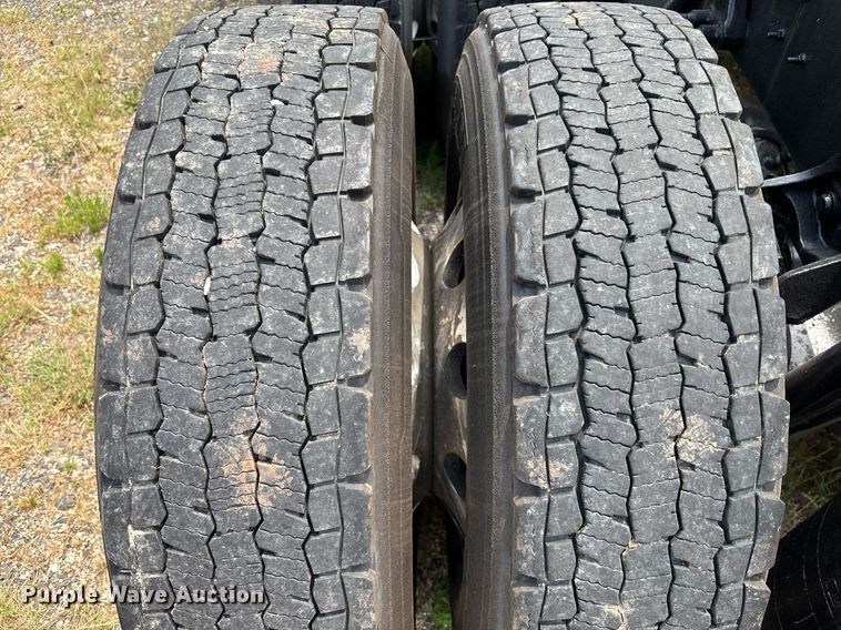 image for item EC3593 2020 International LT625 semi truck