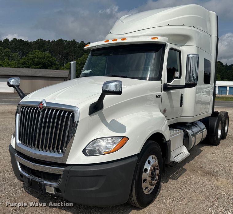 image for item EC3652 2020 International LT625 semi truck