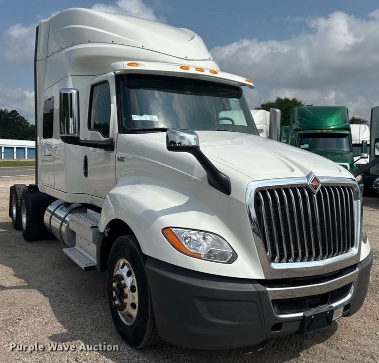 image for item EC3652 2020 International LT625 semi truck