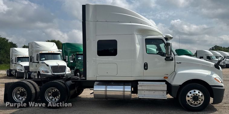 image for item EC3652 2020 International LT625 semi truck