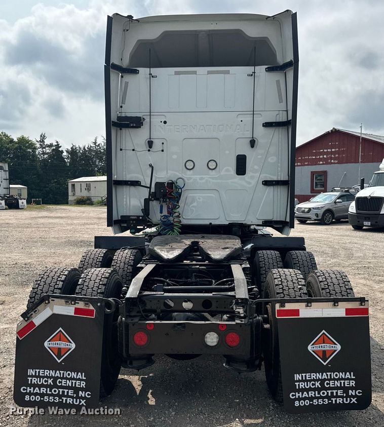 image for item EC3652 2020 International LT625 semi truck