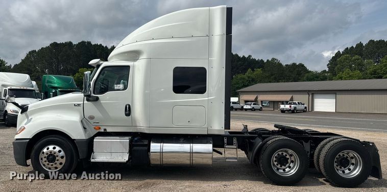 image for item EC3652 2020 International LT625 semi truck