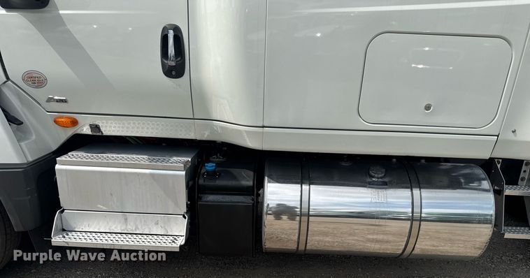 image for item EC3652 2020 International LT625 semi truck