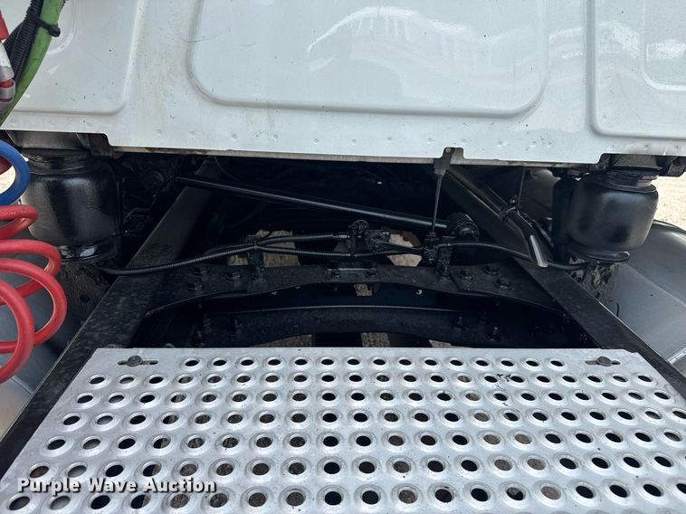 image for item EC3652 2020 International LT625 semi truck