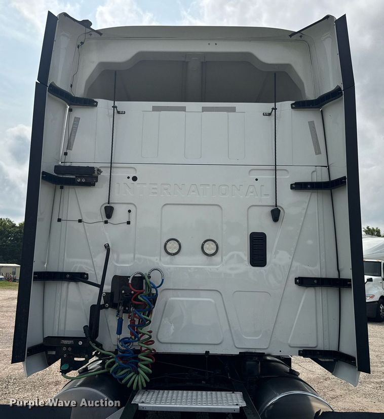 image for item EC3652 2020 International LT625 semi truck