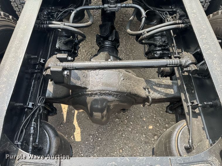 image for item EC3652 2020 International LT625 semi truck